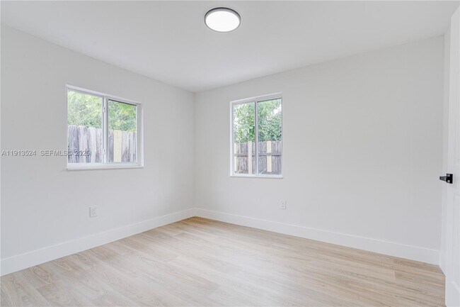 Building Photo - 6044 SW 37th St