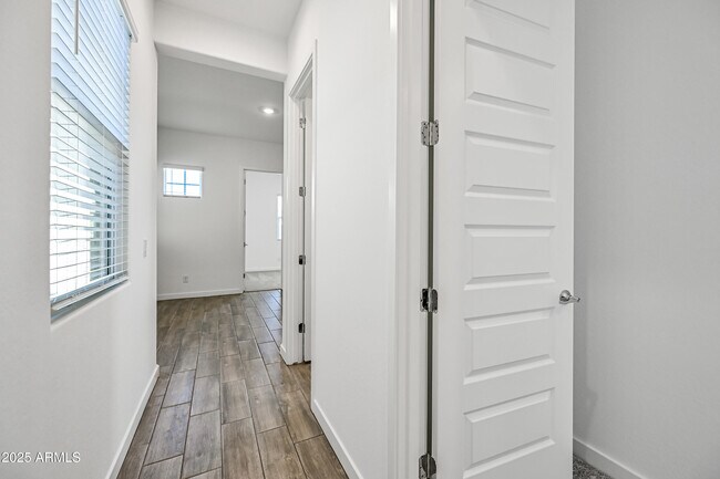 Building Photo - 14913 W Cottontail Ln