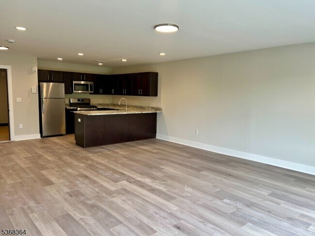 Building Photo - 692 US-206