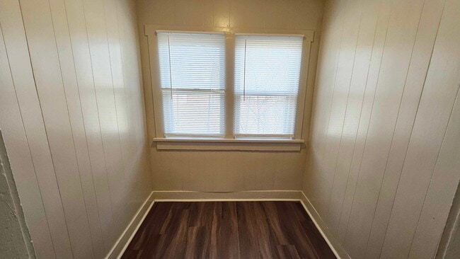 Building Photo - Lots of Room!