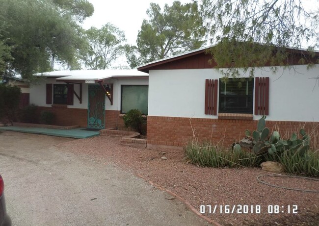 Primary Photo - 4051 E Alhambra Pl