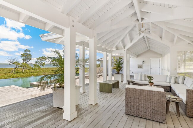 Building Photo - 4040 Loomis Ave