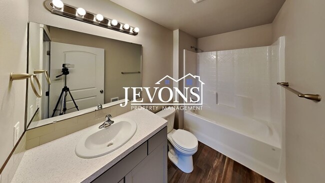 Building Photo - $500 Off on the First Month!! Enchanting 2020-built single-family home in Yakima