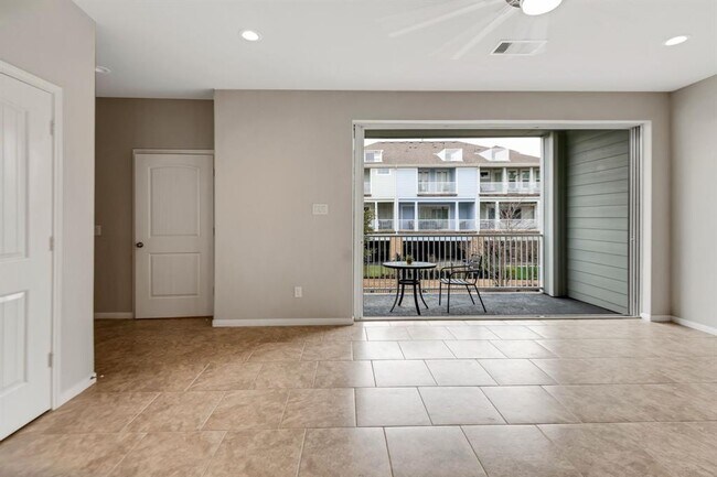 Building Photo - 2716 Veranda Falls