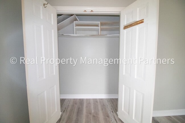 Building Photo - Rooms for Rent in a 6-Bedroom Home