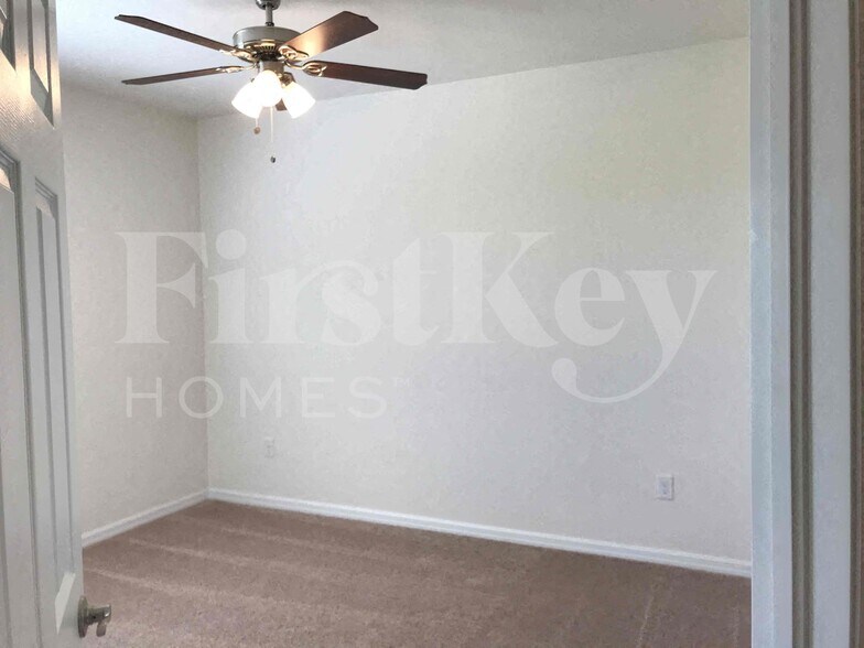 Building Photo - 625 SW 25th Terrace