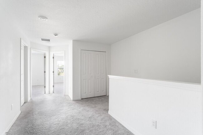 Building Photo - 2 MONTHS FREE!! APPLY NOW! 3 BED - 2.5 BATH