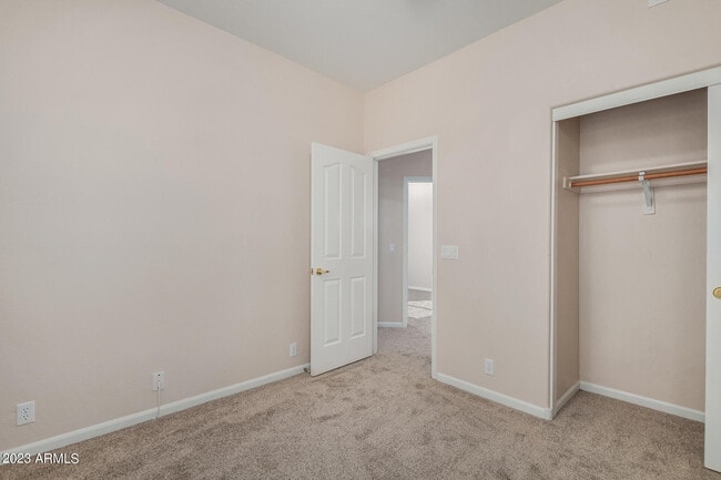 Building Photo - 9560 E Rockwood Dr