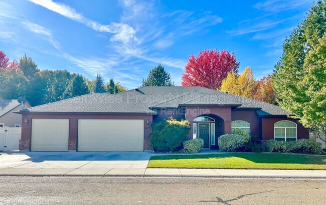 Building Photo - 2253 W los Flores Dr