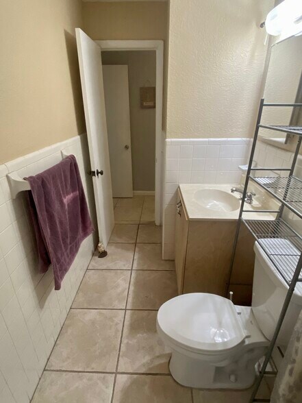 Bathroom 1 - 4576 Wenhart Rd