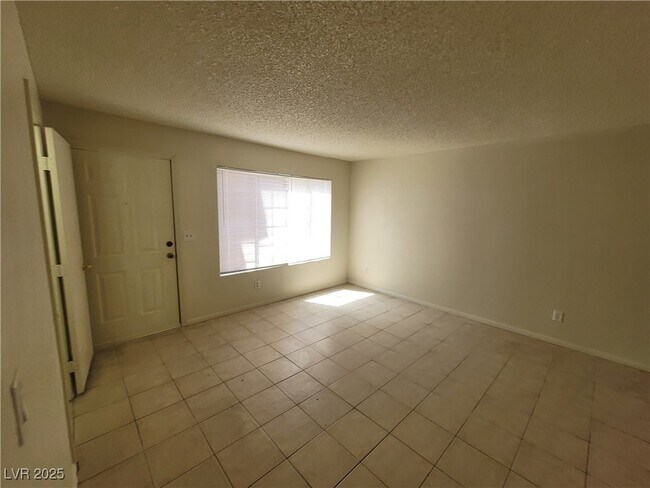 Building Photo - 1608 N Torrey Pines Dr