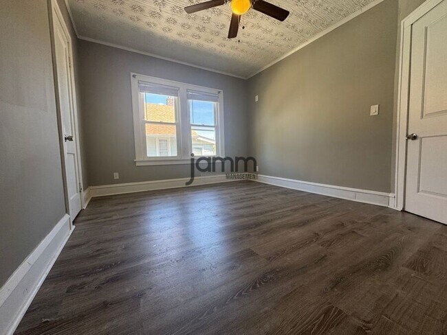 Building Photo - 2121 Carabel Ave