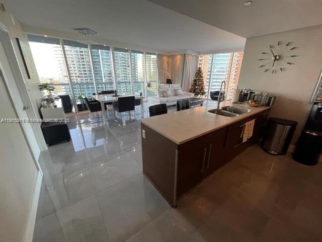 Building Photo - 475 Brickell Ave
