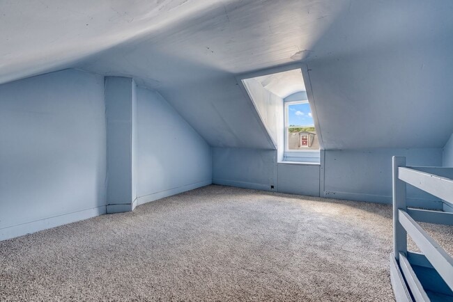 Building Photo - Newly Renovated 3 bedroom, 1 bedroom townhouse