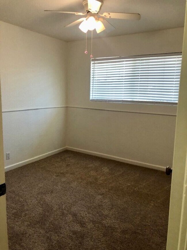 Building Photo - Nice 3 bed, 2 bath home in Carmichael