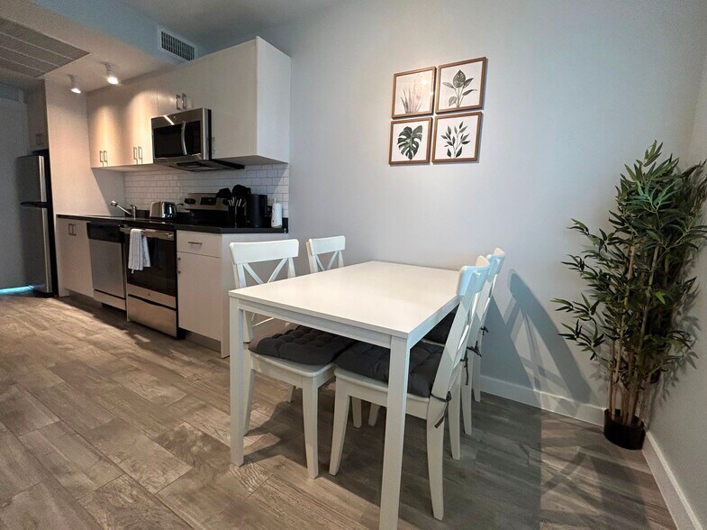 Building Photo - 1035 Euclid Ave