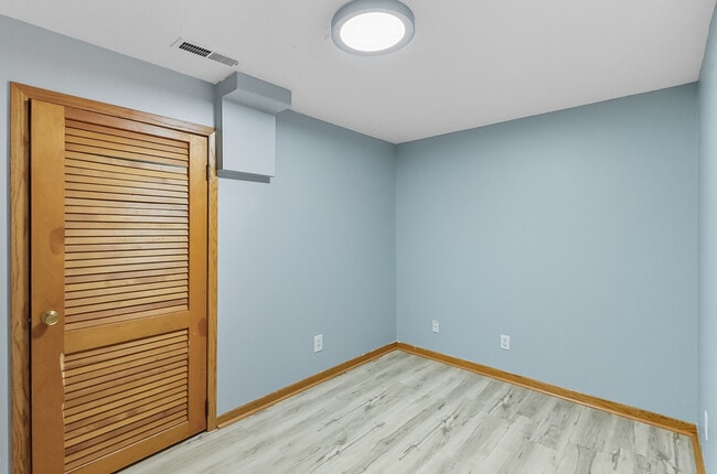 Building Photo - 2710 S 48th Ave