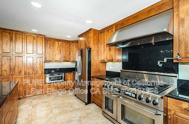 Building Photo - 6517 Delbarton St