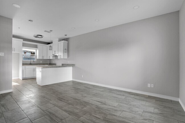 Building Photo - 2707 Sanders Ave