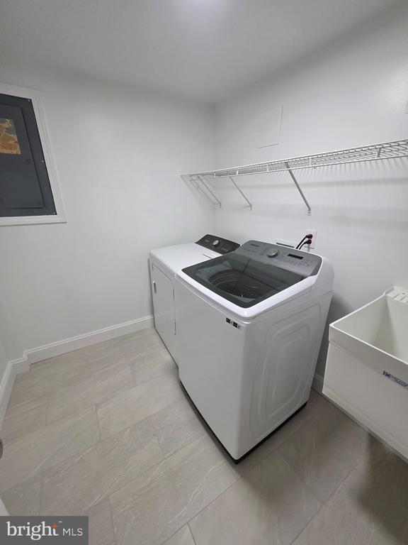 Building Photo - 3604 Lakota Rd