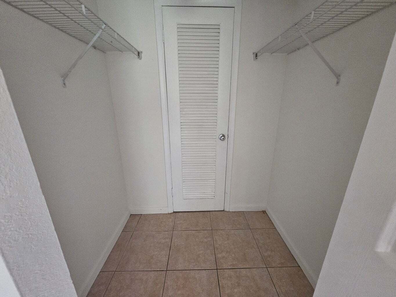 Building Photo - 120 Sparrow Dr