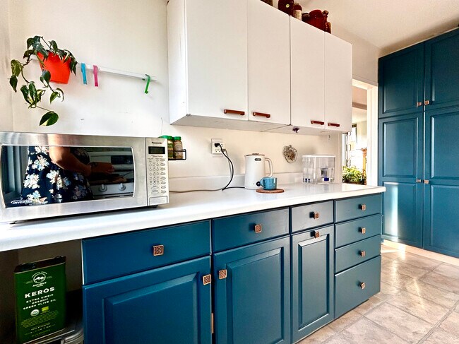 Kitchen - 4200 Cathedral Ave NW