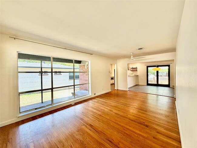 Building Photo - 2223 Forest Oaks Dr