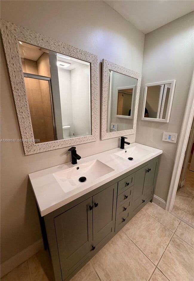 Building Photo - 3064 S Oakland Forest Dr