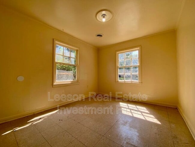 Building Photo - 3020 Conmar St