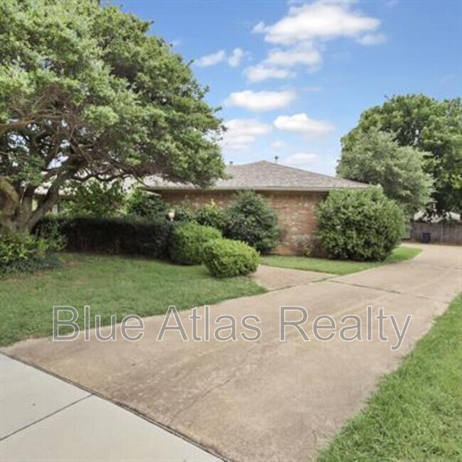 Building Photo - 4439 Altamesa Blvd