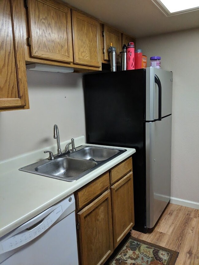 Building Photo - Adorable 1BR/1BA in Lowry Neighborhood! AV...