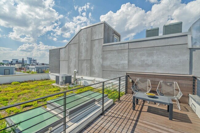 Building Photo - 1003 S 17th St