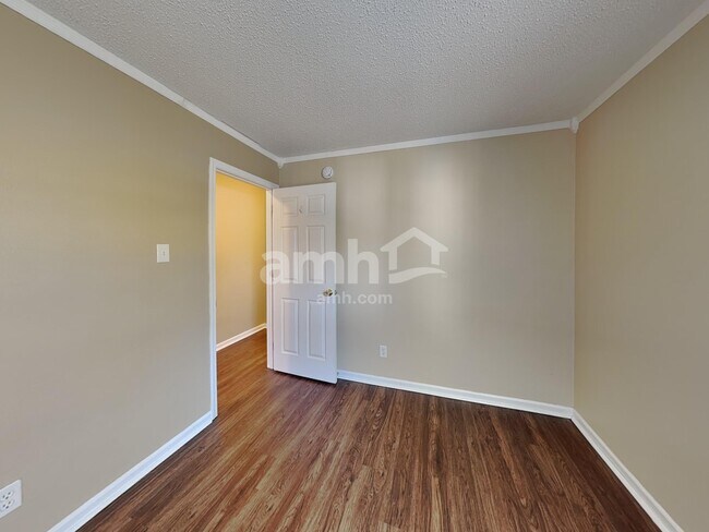 Building Photo - 5973 Redcliff North Ln