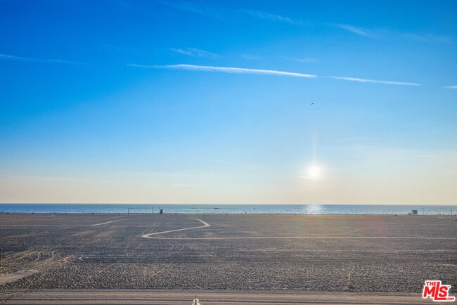 Building Photo - 1347 Palisades Beach Rd