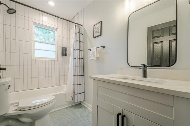 Building Photo - 3833 Bakers Ferry Rd SW