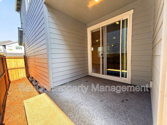 Building Photo - 3909 SE Zircon Ln
