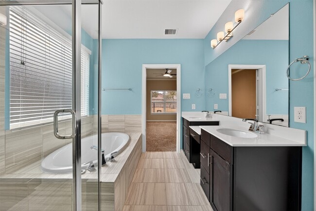 Building Photo - 11022 Honeysuckle Haven Dr