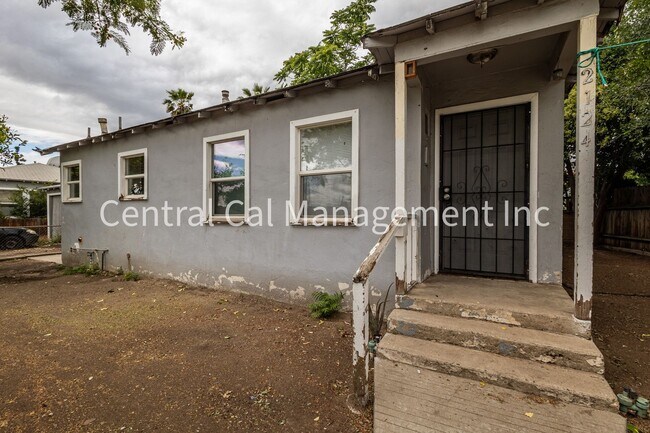 Building Photo - 2 Bedroom/1 Bath Home - $1495 per month