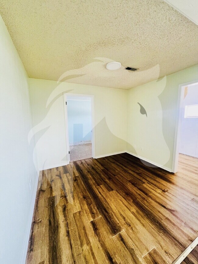 Building Photo - "Charming 4-Bedroom Home with Spacious Living at 840 North Windemere Drive, Moore, OK!"