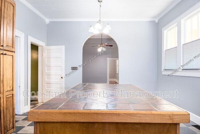 Building Photo - 979 Highland Terrace
