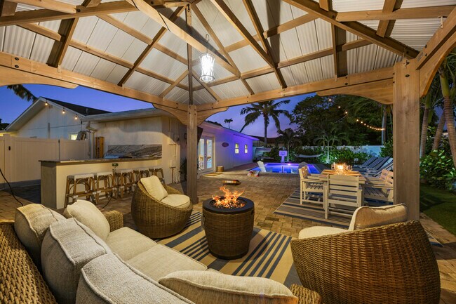 Building Photo - 1096 SW 27th Ave