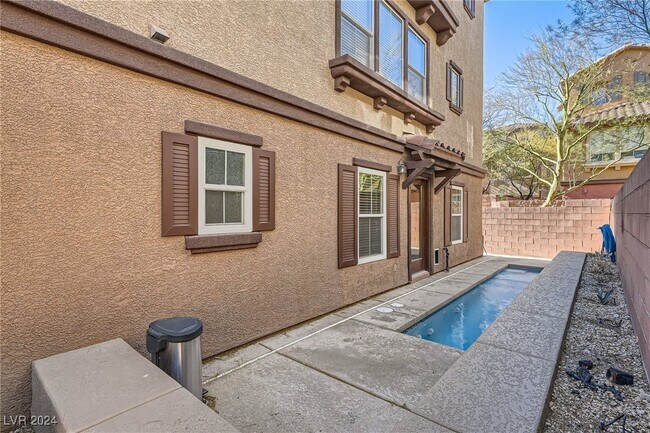 Building Photo - 10433 Badger Ravine St