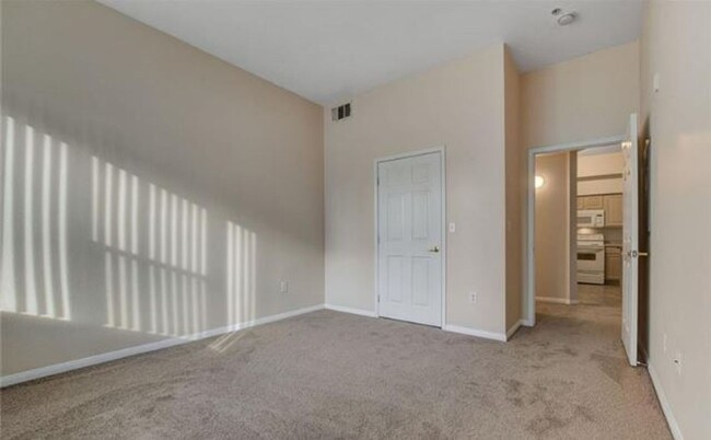 Building Photo - BEAUTIFUL 2 BED 2 BATH CONDO LOCATED ACROS...