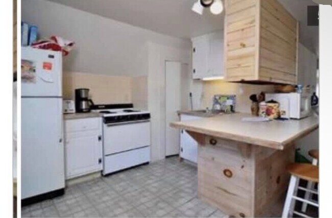 Building Photo - 285 Main St