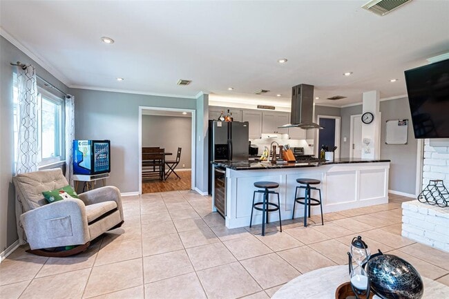 Building Photo - 5611 Winding Way Dr