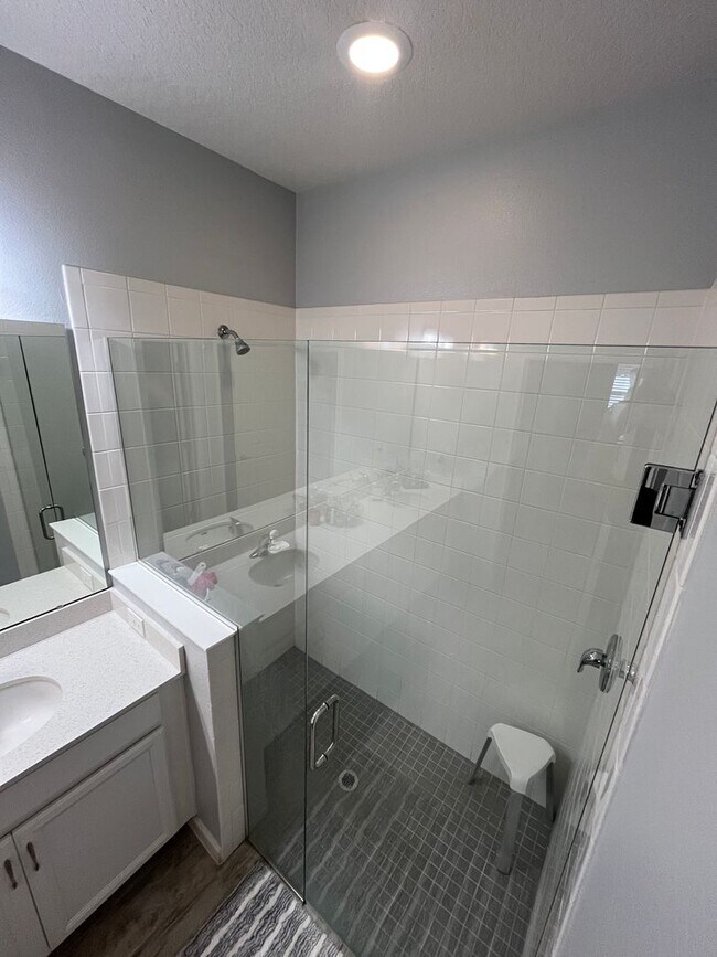 Building Photo - 887 Lady Bird Ln