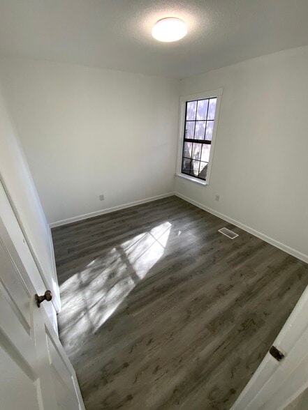 Building Photo - 400 Rhonda Kay Ct
