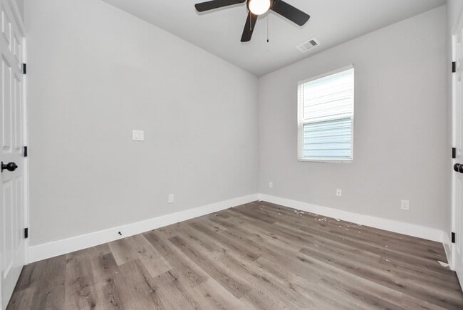 Building Photo - 19104 Sears Dr