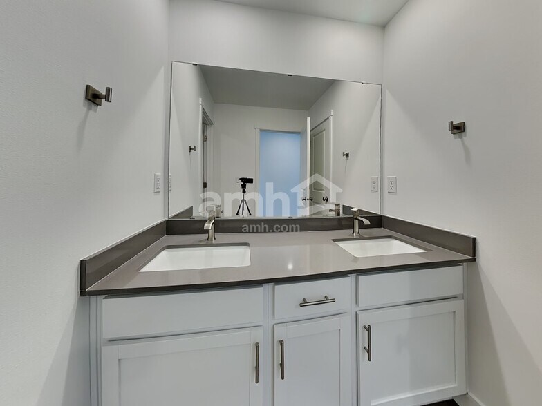 Building Photo - 7713 Brenden St SW