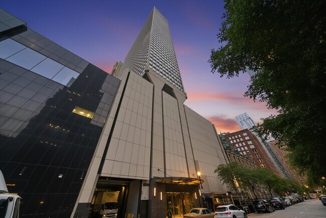 Building Photo - 111 E Chestnut St